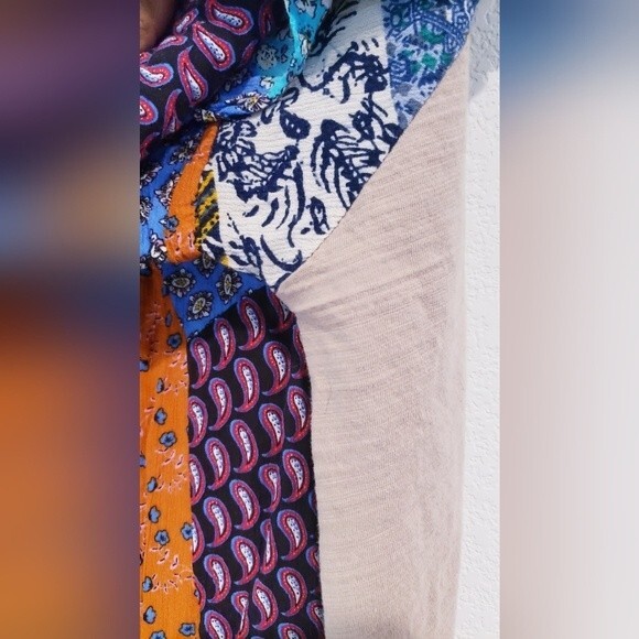 Umgee Multicolored Multimedia Top Size L - Picture 5 of 6